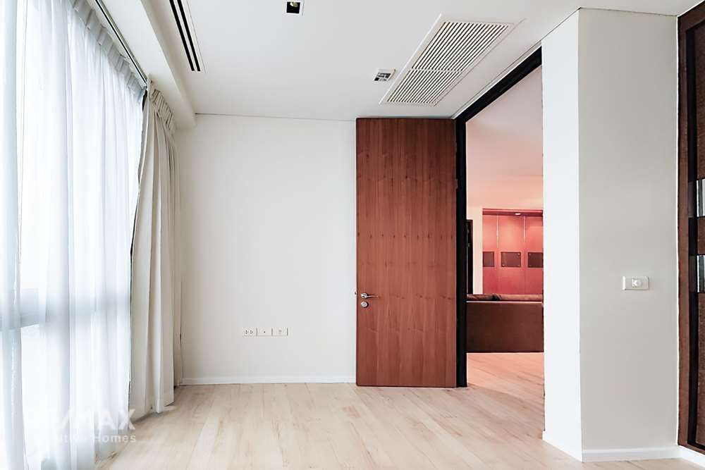 Pet-Friendly 2BR Condo for Sale in The Lakes - 5 Mins Walk to BTS Asok 6