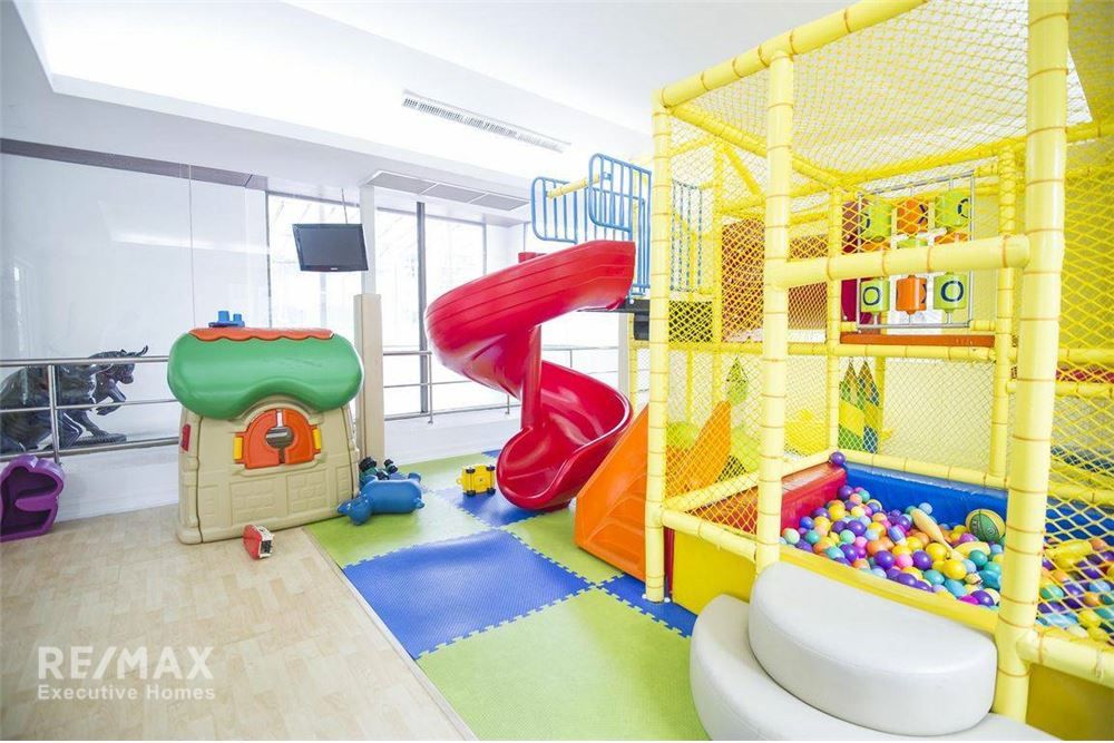 Spacious 3BR Condo with Maid Room for Rent at BTS Asoke - 350sqm, Pet-Friendly 2