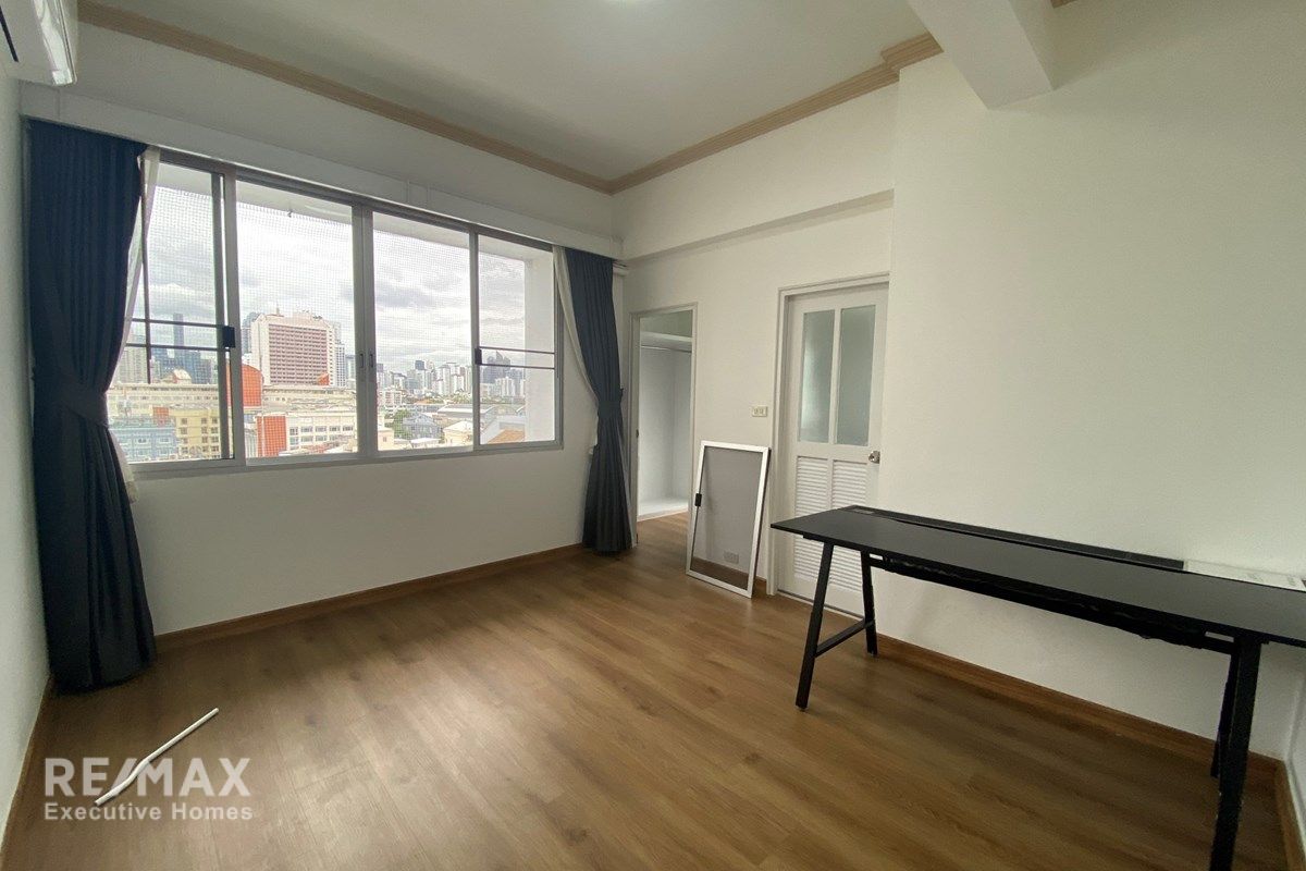 For Rent: Expansive 3-Bedroom Condo in Sukhumvit 55 12