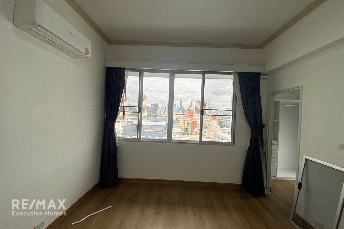 For Rent: Expansive 3-Bedroom Condo in Sukhumvit 55 13