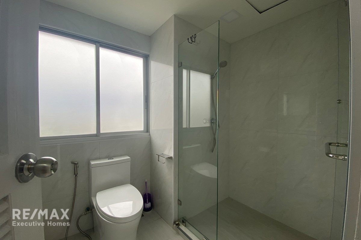 For Rent: Expansive 3-Bedroom Condo in Sukhumvit 55 15
