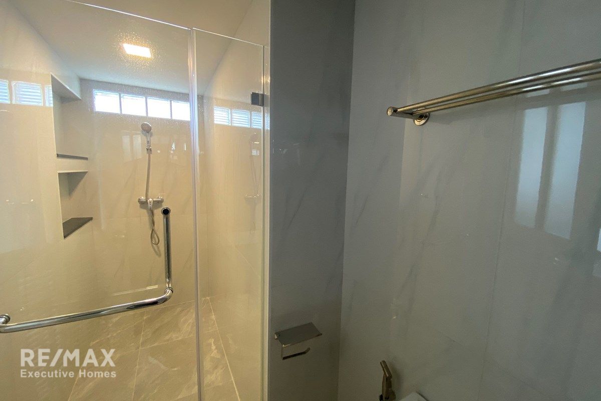 For Rent: Expansive 3-Bedroom Condo in Sukhumvit 55 18