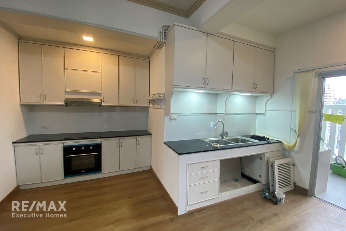 For Rent: Expansive 3-Bedroom Condo in Sukhumvit 55 7