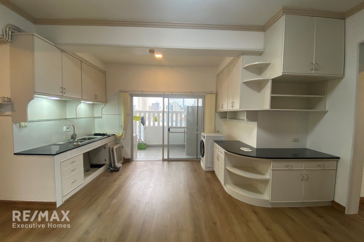 For Rent: Expansive 3-Bedroom Condo in Sukhumvit 55 8