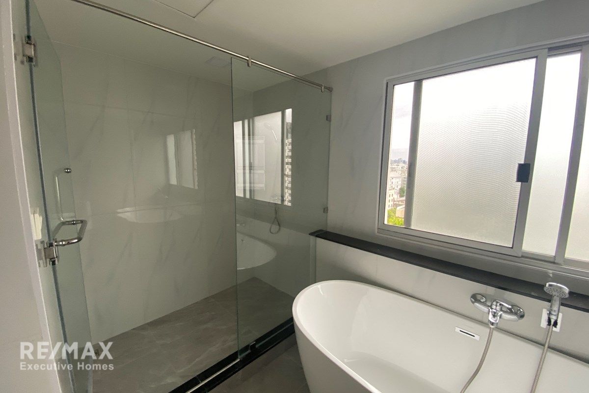 For Rent: Expansive 3-Bedroom Condo in Sukhumvit 55 9