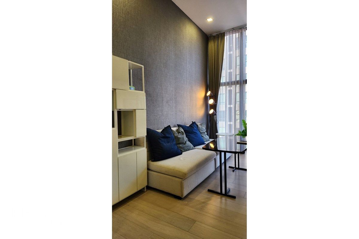 Modern 30sqm High-Ceiling Loft in Chewathai Asoke - 9 Mins Walk to MRT Phra Ram 9 2