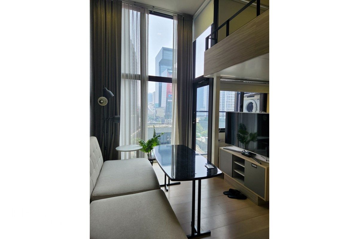 Modern 30sqm High-Ceiling Loft in Chewathai Asoke - 9 Mins Walk to MRT Phra Ram 9 3