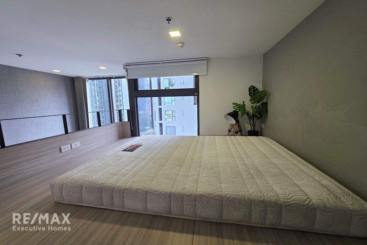 Modern 30sqm High-Ceiling Loft in Chewathai Asoke - 9 Mins Walk to MRT Phra Ram 9 4