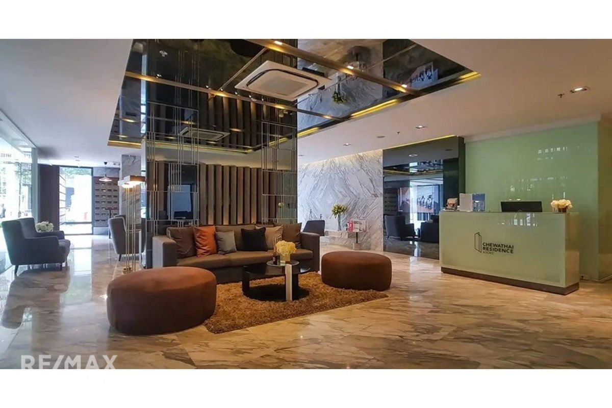 Modern 30sqm High-Ceiling Loft in Chewathai Asoke - 9 Mins Walk to MRT Phra Ram 9 8