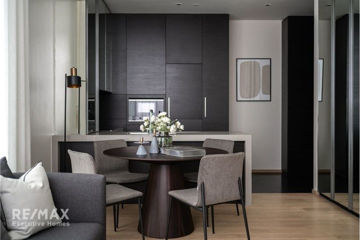 Modern 2BR 2BA Corner Condo 22nd Floor | 28 Chidlom | 5 Mins Walk to BTS Chit Lom 6