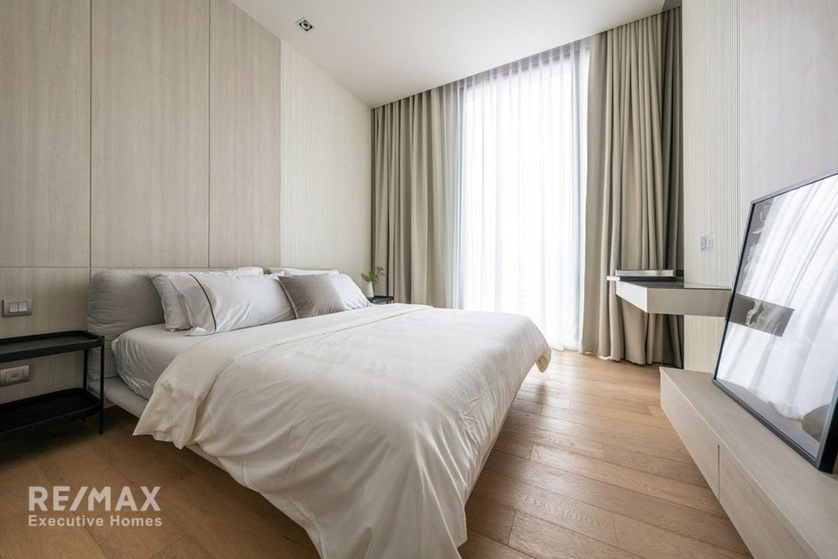 Modern 2BR 2BA Corner Condo 22nd Floor | 28 Chidlom | 5 Mins Walk to BTS Chit Lom 9