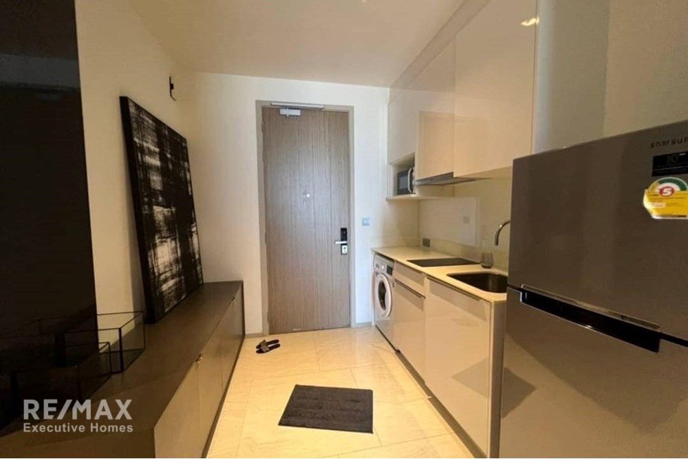 Luxury 1BR Condo for Rent at Ashton Silom - 46sqm, 8 Mins Walk to BTS Chong Nonsi 4