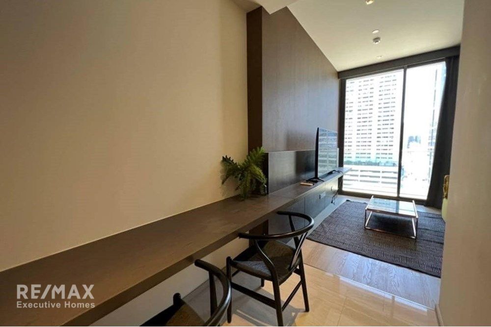 Luxury 1BR Condo for Rent at Ashton Silom - 46sqm, 8 Mins Walk to BTS Chong Nonsi 5