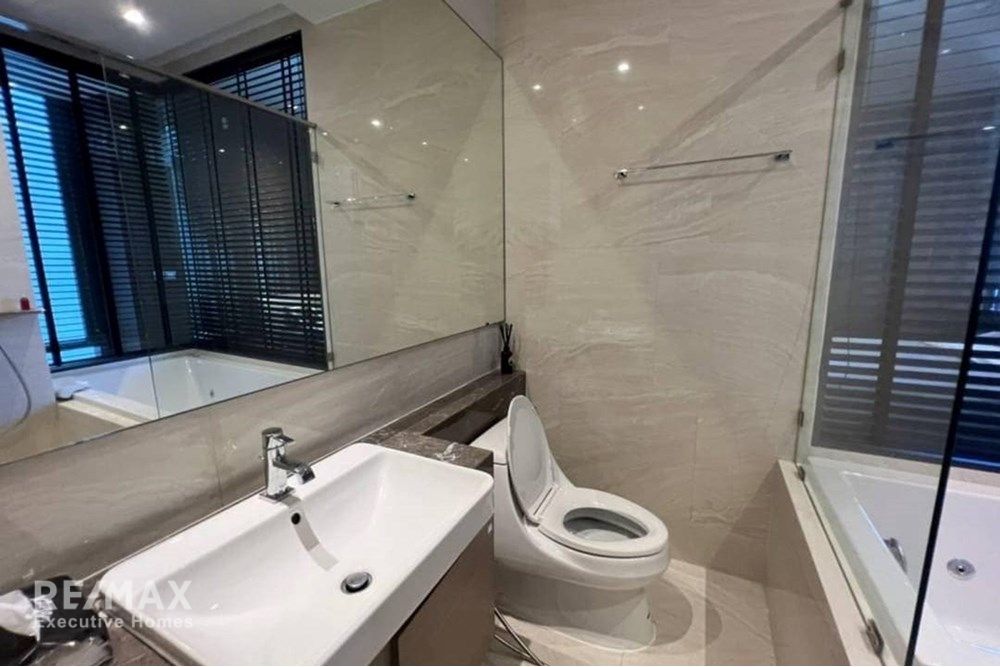 Luxury 1BR Condo for Rent at Ashton Silom - 46sqm, 8 Mins Walk to BTS Chong Nonsi 9