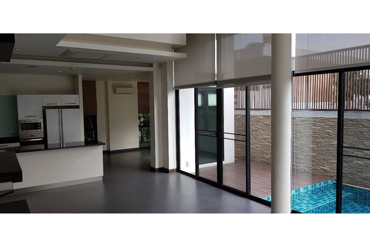 Luxury 3BR 4BA Detached House with Private Pool for Rent in Ekkamai - 400sqm 1