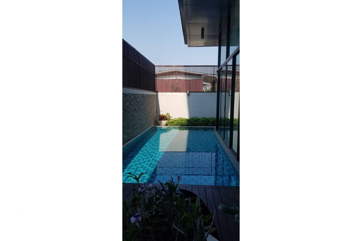 Luxury 3BR 4BA Detached House with Private Pool for Rent in Ekkamai - 400sqm 17