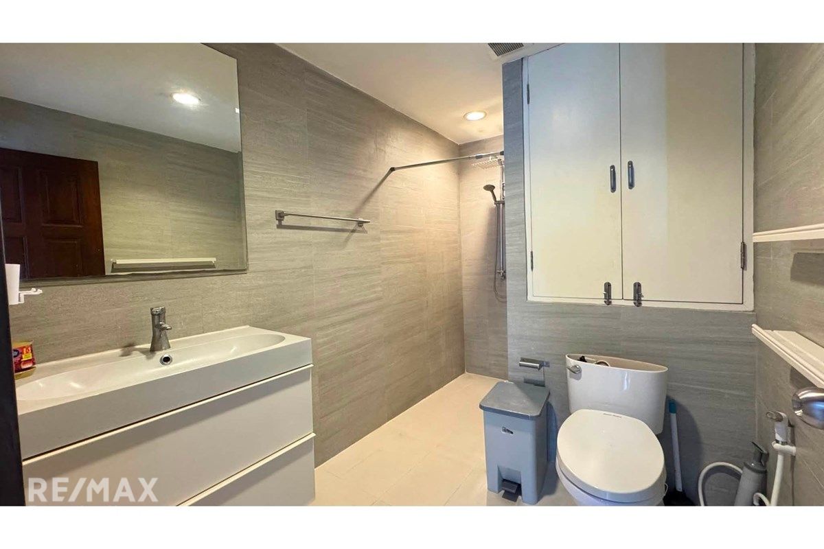 Spacious 3BR Condo with 3 Balconies for Rent near BTS Phrom Phong - 164sqm 13