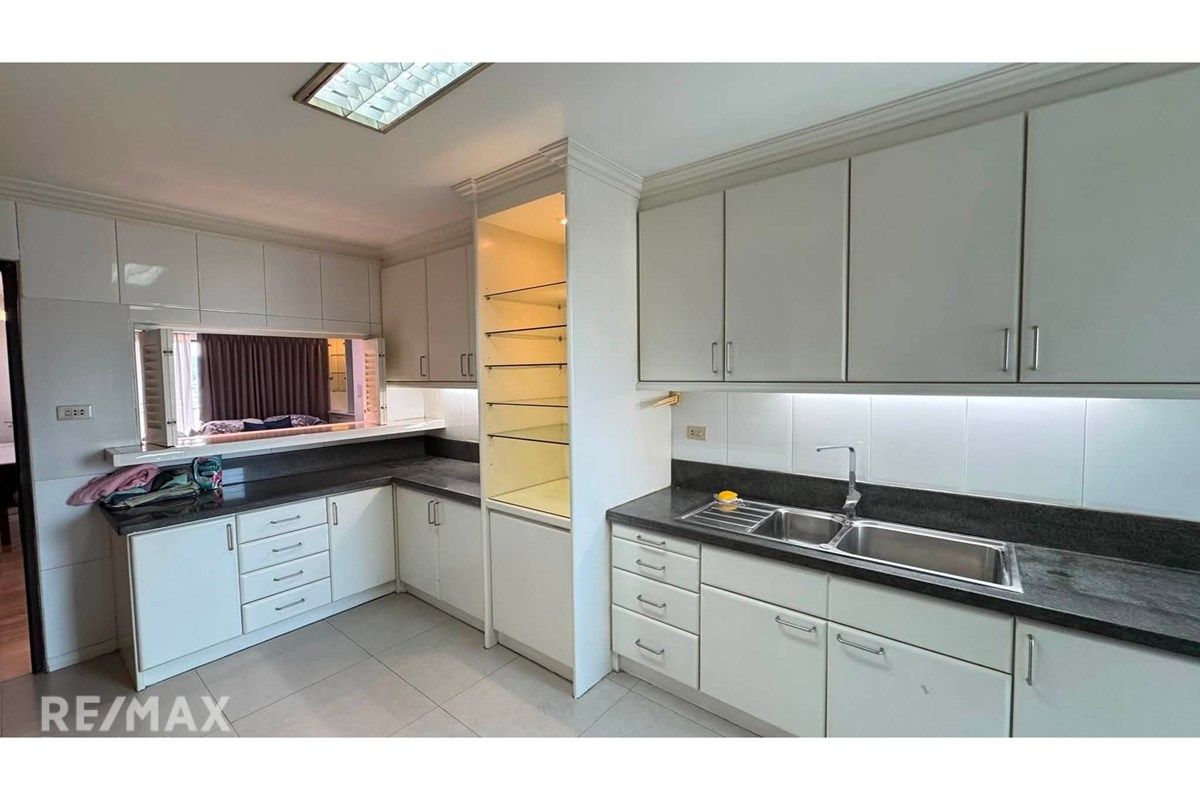 Spacious 3BR Condo with 3 Balconies for Rent near BTS Phrom Phong - 164sqm 5