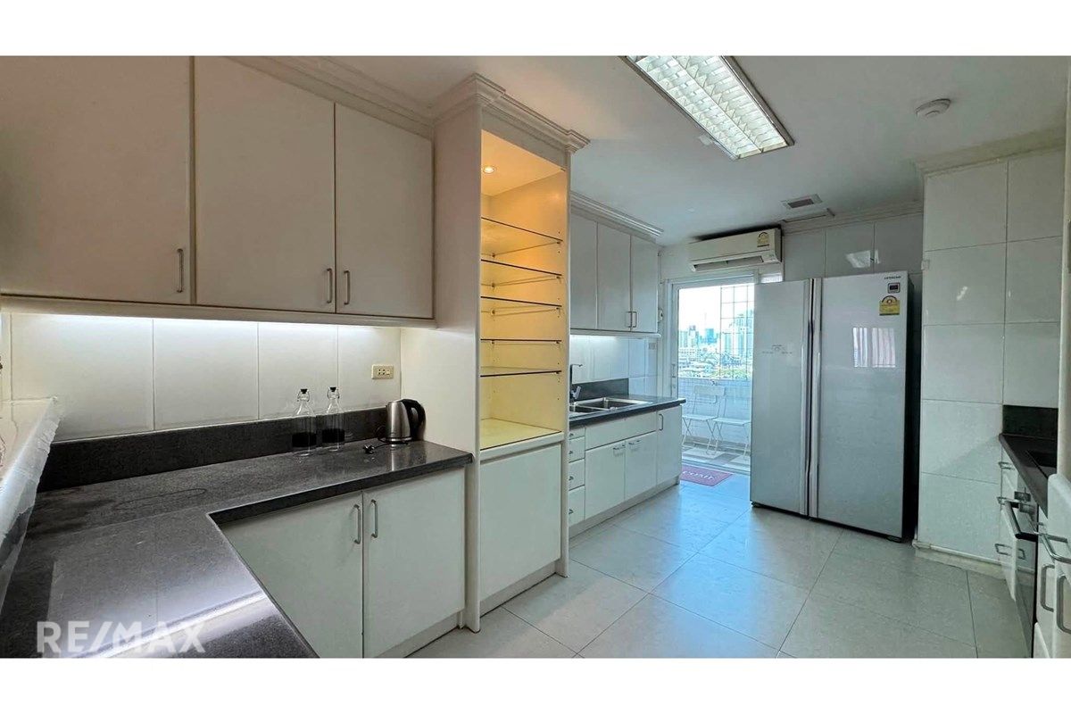 Spacious 3BR Condo with 3 Balconies for Rent near BTS Phrom Phong - 164sqm 6