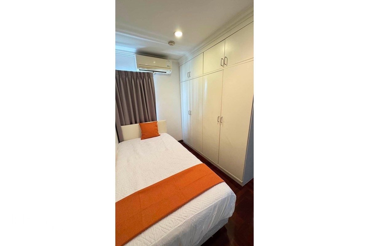 Modern 3BR Condo with 3 Balconies for Sale near BTS Phrom Phong - 164sqm 12