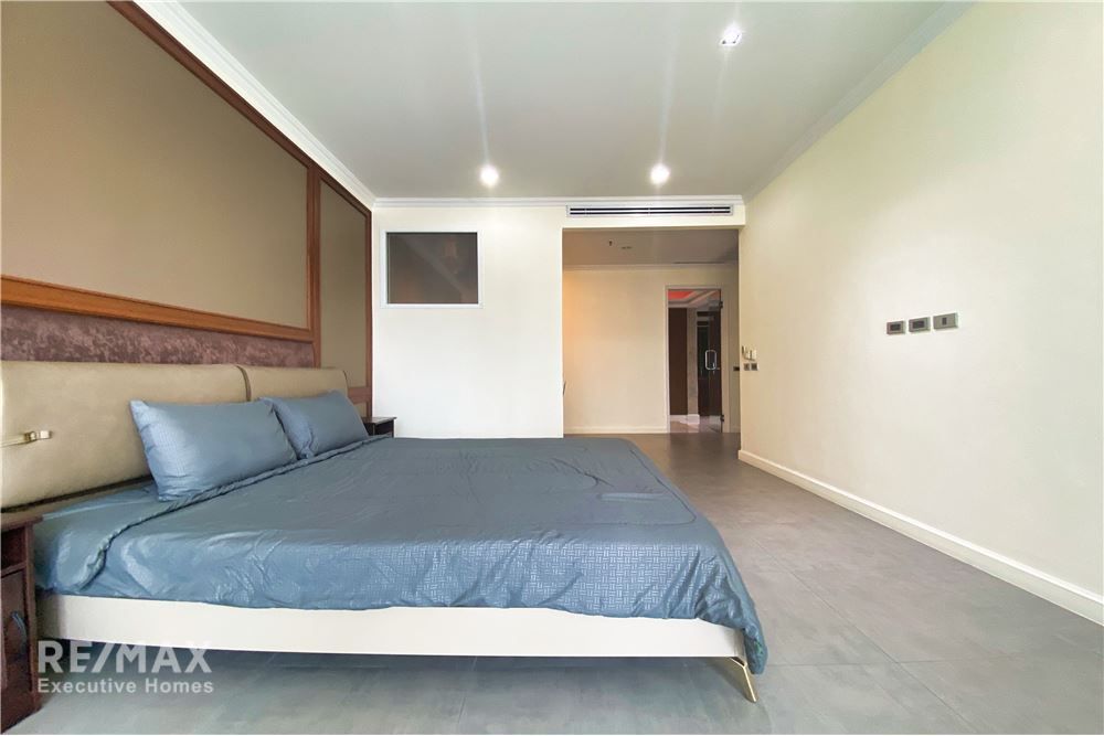Renovated 2BR 2BA Condo for Rent in Asoke - 176sqm | Pet-Friendly | 90K | 5 mins to BTS Asok 19
