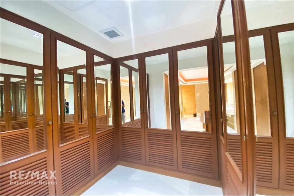 Renovated 2BR 2BA Condo for Rent in Asoke - 176sqm | Pet-Friendly | 90K | 5 mins to BTS Asok 21