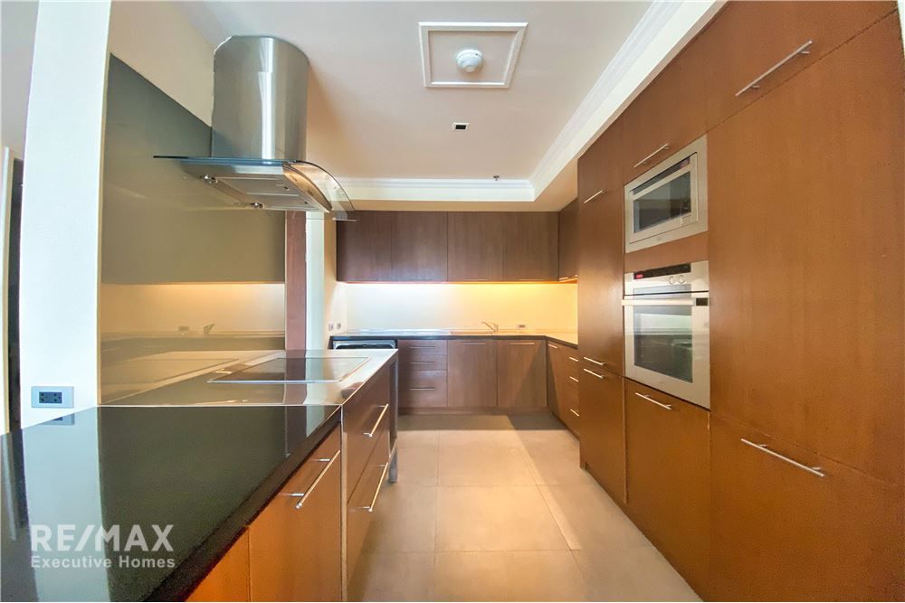 Renovated 2BR 2BA Condo for Rent in Asoke - 176sqm | Pet-Friendly | 90K | 5 mins to BTS Asok 8