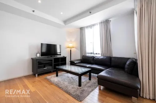 stylish-condo-living-in-bang-rak-9-mins-walk-to-si-lom-mrt-920071001-23157