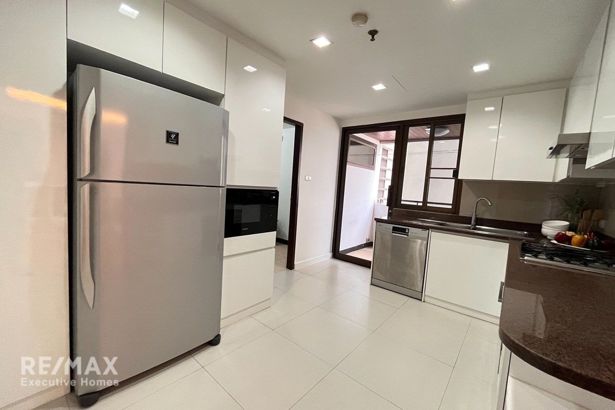 Geräumige 240m² Eigentumswohnung mit 3 Schlafzimmern & Arbeitszimmer in Sukhumvit 16 zu vermieten – 15 Min. Fußweg zur BTS Asok, Haustierfreundlich. 4