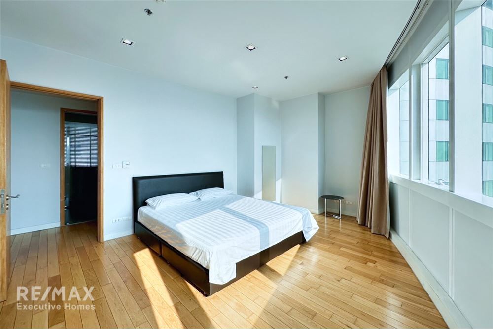 2 Bedroom Lake View Condo for Rent at Millennium Residence - 13 Mins Walk to BTS Asok 6