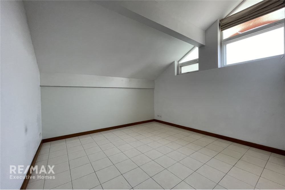Großzügiges 3-Schlafzimmer-Stadthaus mit Arbeitszimmer in Ekkamai 22 zur Miete (85.000) - Tierfreundlich! 13