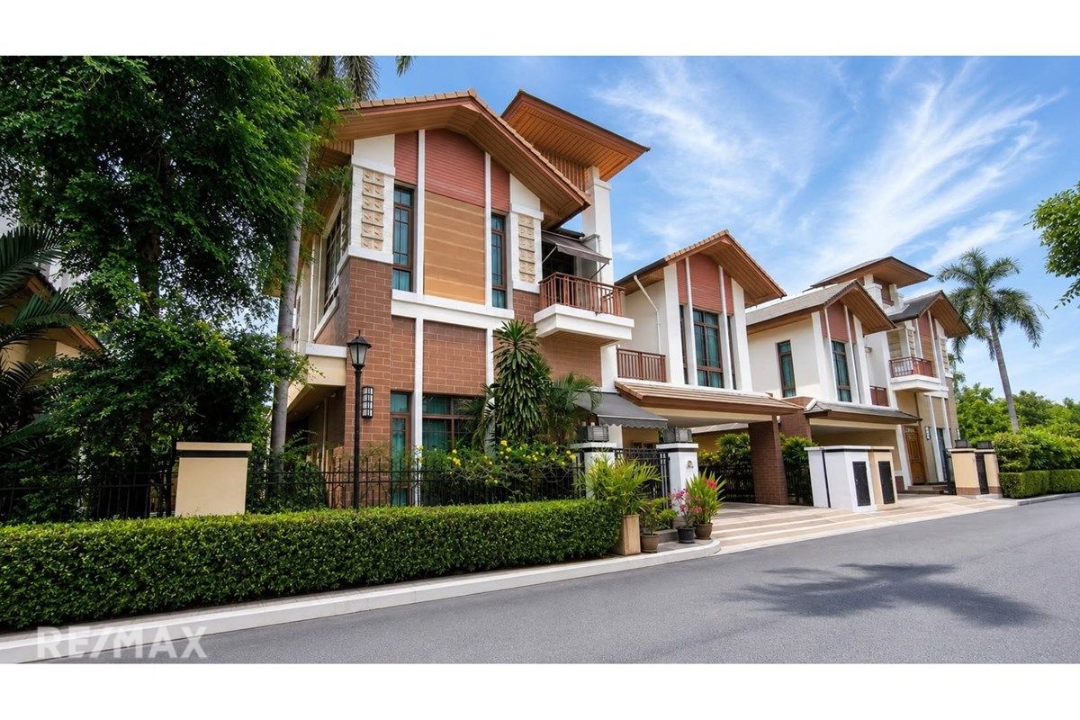 Spacious 4BR Detached Home with 5BA and Maid Room for Rent in Phra Khanong - 400sqm 1