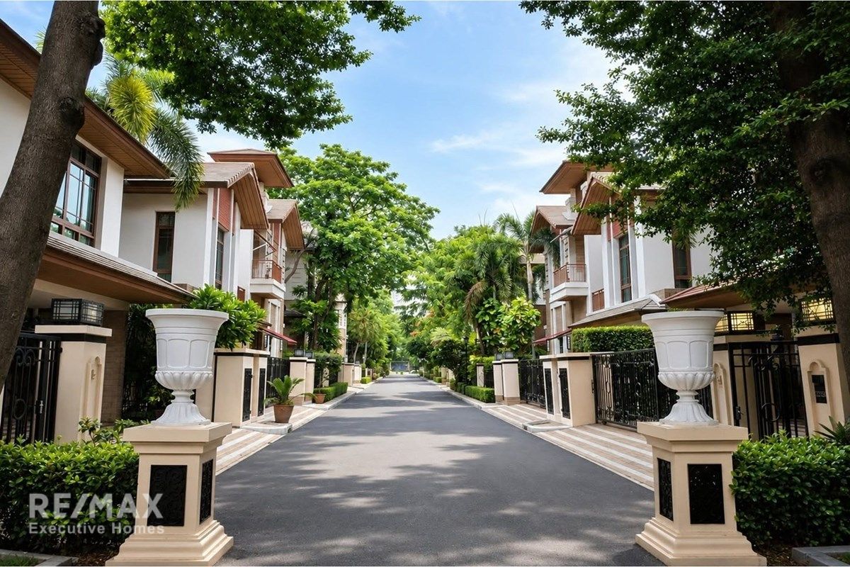Spacious 4BR Detached Home with 5BA and Maid Room for Rent in Phra Khanong - 400sqm 11