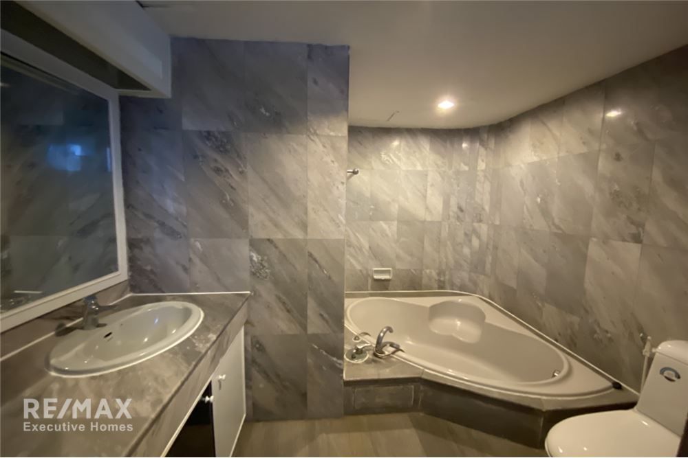 Spacious 2+1BR Condo for Rent at 55K | 205sqm | Pet-Friendly with Free Shuttle to BTS 10