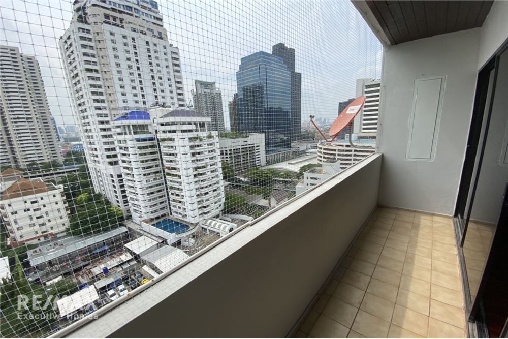 Spacious 2+1BR Condo for Rent at 55K | 205sqm | Pet-Friendly with Free Shuttle to BTS 15