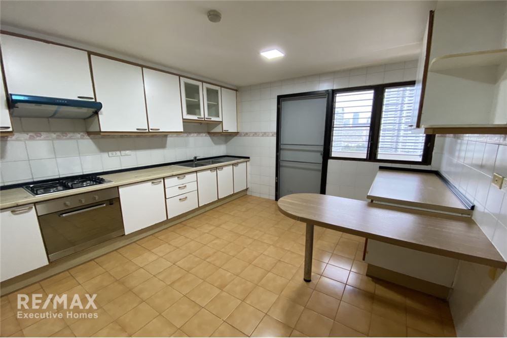 Spacious 2+1BR Condo for Rent at 55K | 205sqm | Pet-Friendly with Free Shuttle to BTS 6