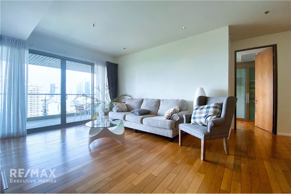 Geräumige 2-Schlafzimmer-Wohnung zur Miete | 110m² | 2 Bäder mit Badewannen | 5 Gehminuten zur BTS Asok | Gegenüber Benjakitti Park 1