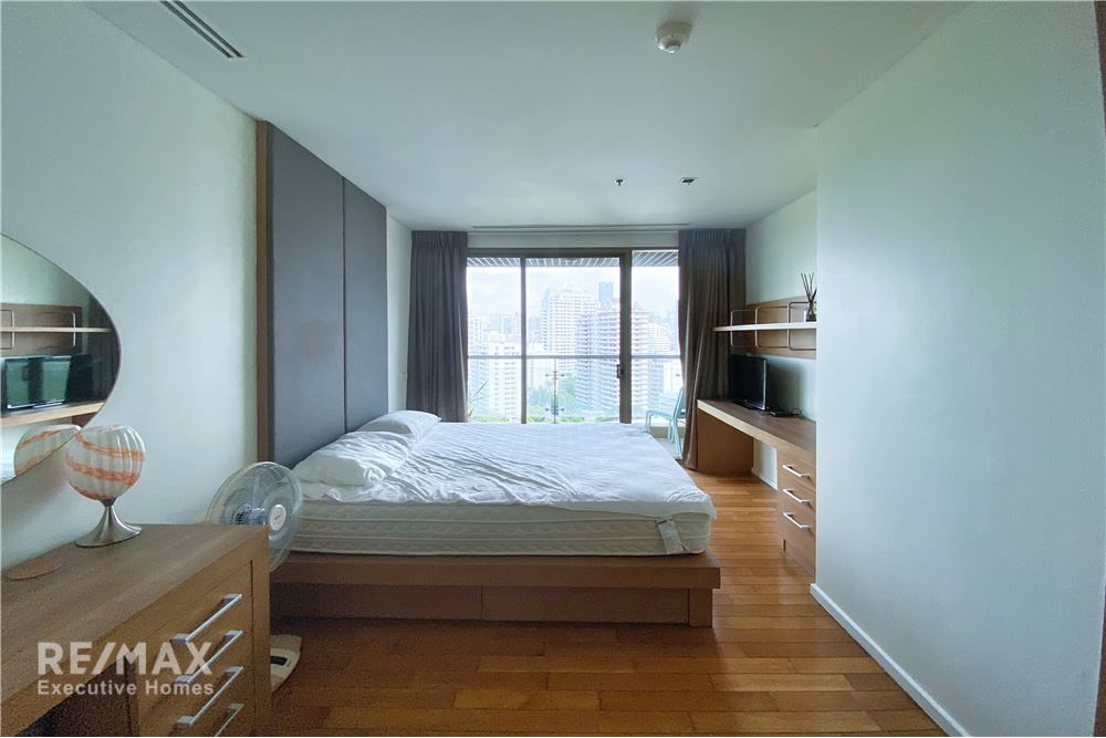 Geräumige 2-Schlafzimmer-Wohnung zur Miete | 110m² | 2 Bäder mit Badewannen | 5 Gehminuten zur BTS Asok | Gegenüber Benjakitti Park 11