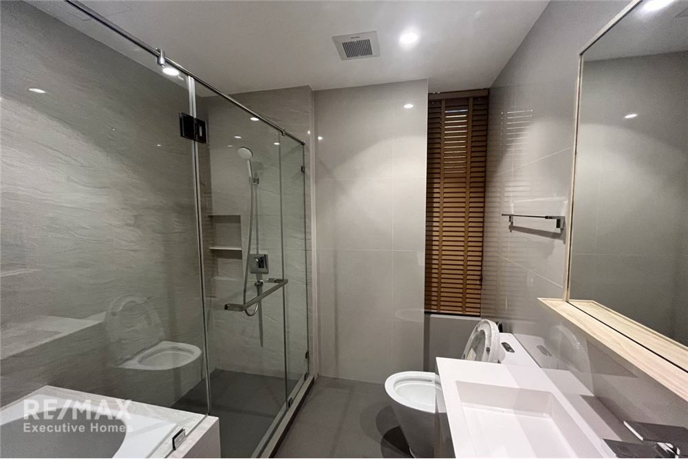Rent 55K | Modern 2BR 2BA Condo at Maru Ekkamai 2, 24th Fl | 9 Mins Walk to BTS Ekkamai 8