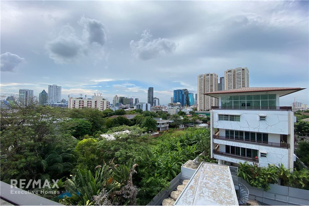 Pet-Friendly 2BR 2BA Low-Rise Condo for Rent | 80sqm | Ekkamai 10