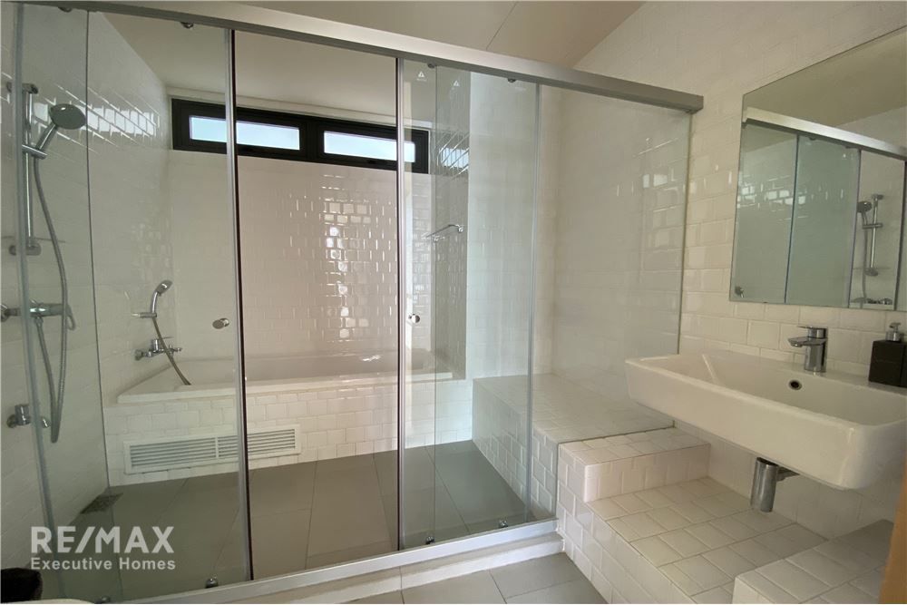Pet-Friendly 2BR 2BA Low-Rise Condo for Rent | 80sqm | Ekkamai 16
