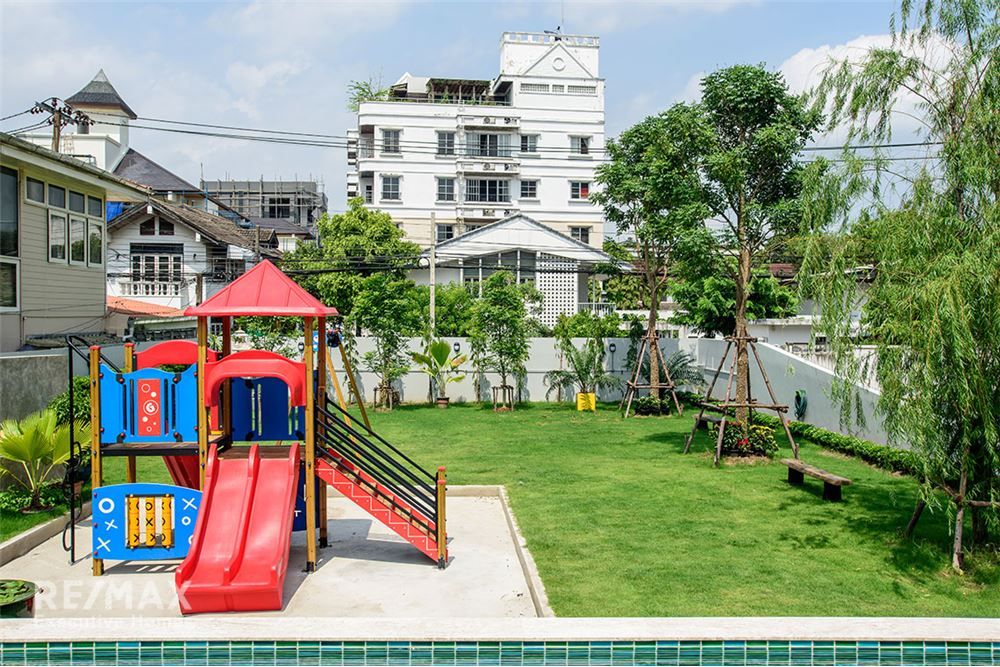 Pet-Friendly 2BR 2BA Low-Rise Condo for Rent | 80sqm | Ekkamai 21