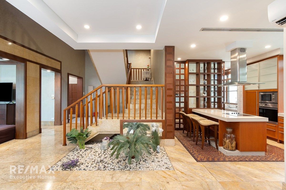 Luxurious 5 Bedroom Pool Villa for Sale at Sansiri Sukhumvit 67 - 560sqm Type A 5