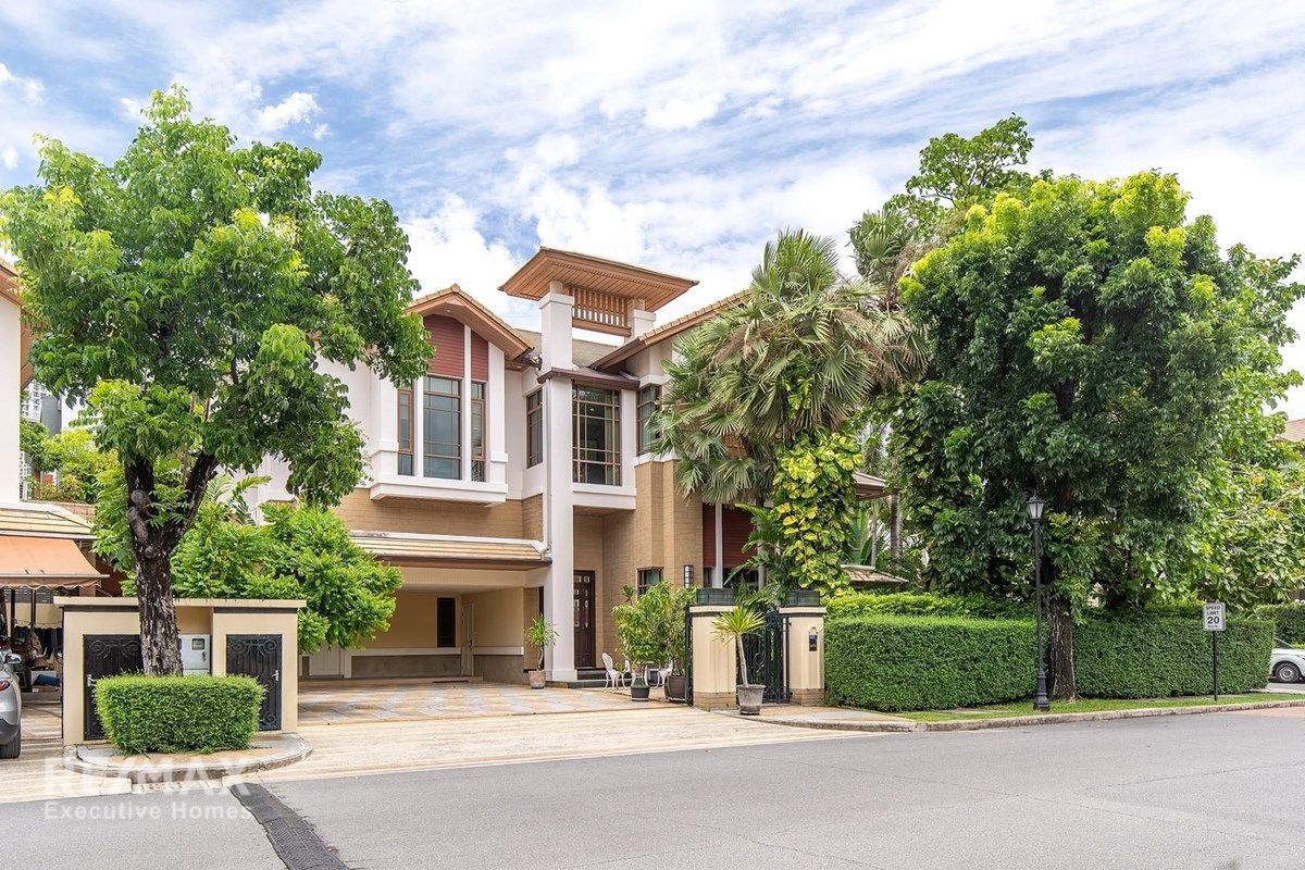 Luxurious 5 Bedroom Pool Villa for Sale at Sansiri Sukhumvit 67 - 560sqm Type A 6
