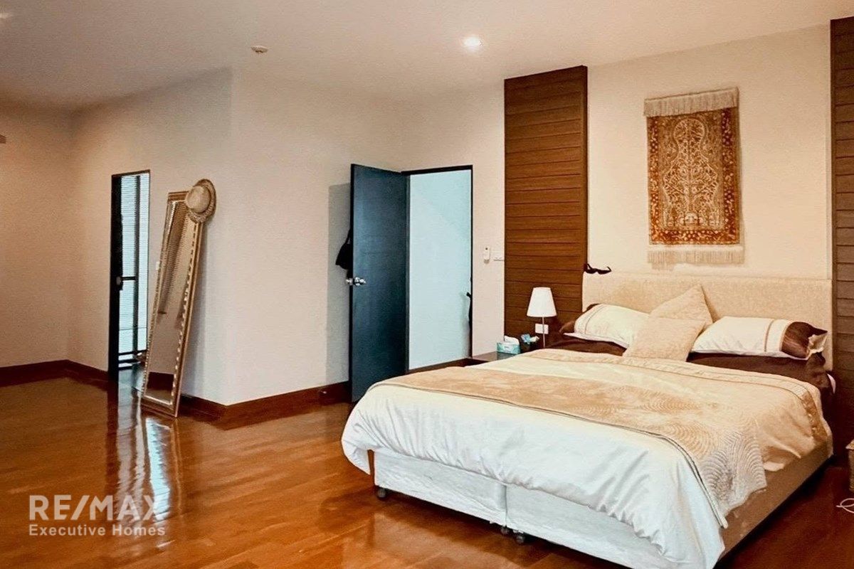 Spacious 3BR 3BA Pet-Friendly Duplex House for Rent | 220sqm | Sukhumvit 24 | 120K 5