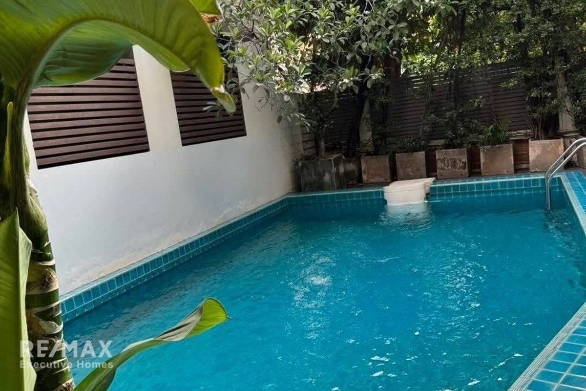 Spacious 3BR 3BA Pet-Friendly Duplex House for Rent | 220sqm | Sukhumvit 24 | 120K 8