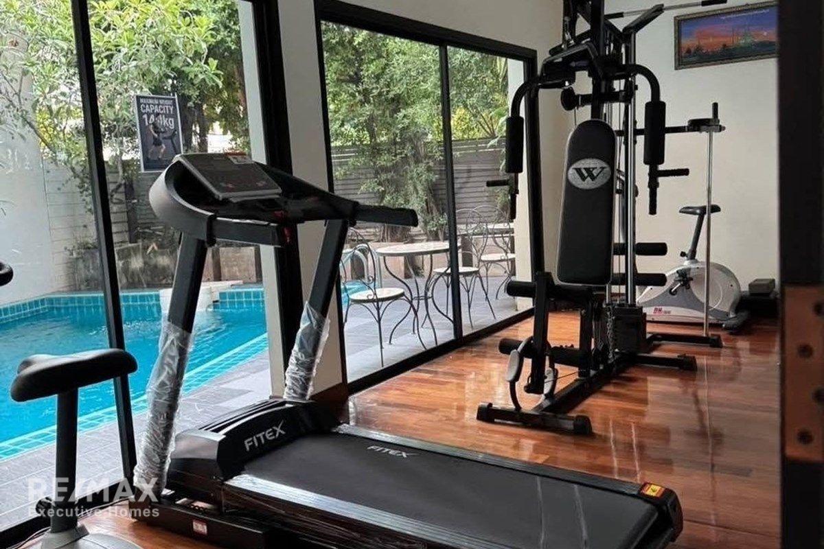 Spacious 3BR 3BA Pet-Friendly Duplex House for Rent | 220sqm | Sukhumvit 24 | 120K 9
