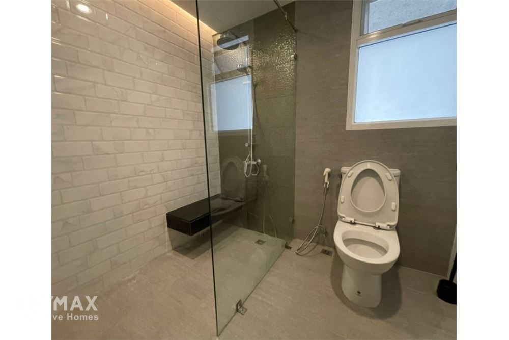 Spacious 2+1BR Condo for Rent 65K | 198sqm | 3BA | 4 Min Walk to BTS Nana 11
