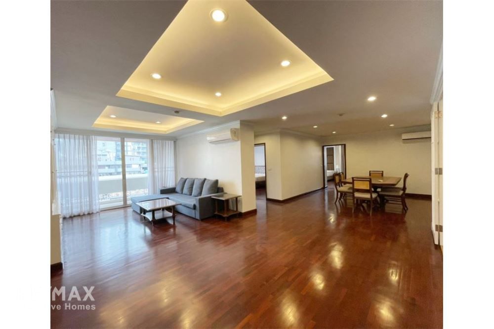 Spacious 2+1BR Condo for Rent 65K | 198sqm | 3BA | 4 Min Walk to BTS Nana 2