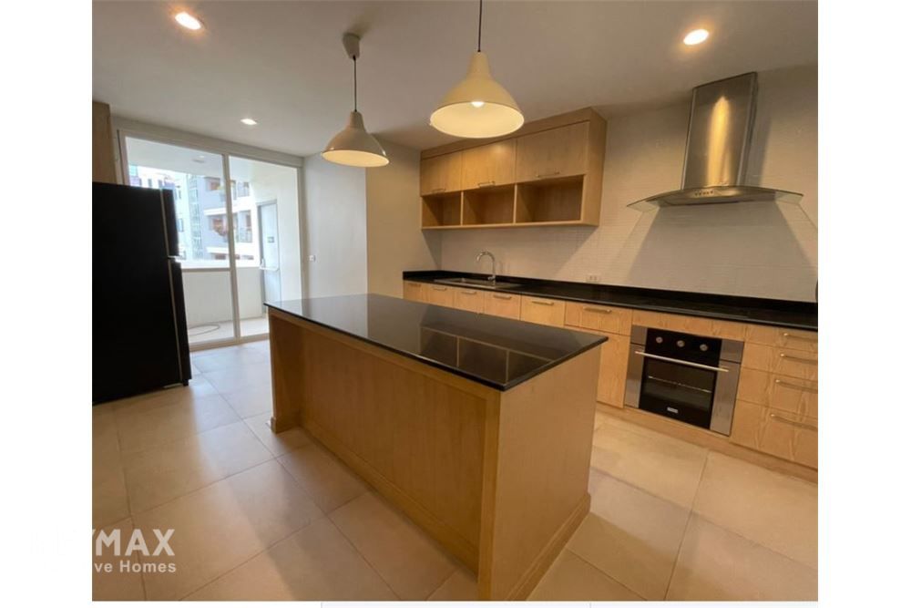 Spacious 2+1BR Condo for Rent 65K | 198sqm | 3BA | 4 Min Walk to BTS Nana 4